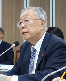 성 이사장 "건보 적립금 50% 하향 조정 생각 할 문제"