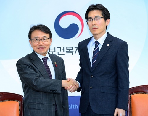 의협 요구 문케어 카드 3개…정부 얼마나 수용할까