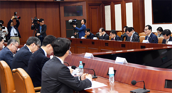 최저임금 지원금 신청 100만명 돌파…약국도 신청가능