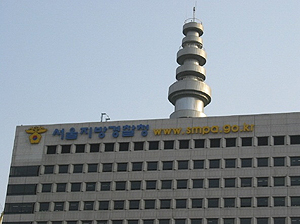 경찰, 명문제약 압수수색…거래장부 등 데이터 수거