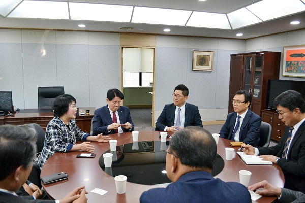 조선혜 유통협회장, 이정희 제약협 이사장과 회동