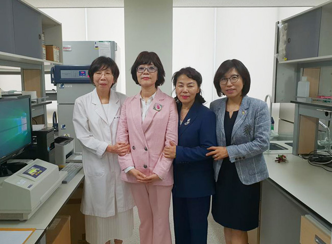 덕성약대 김은주 동문회장, 모교에 1천만원 기탁