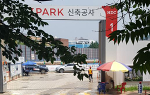 아산 문전약국가, 자정은 요원…주차·호객 전쟁만 남아