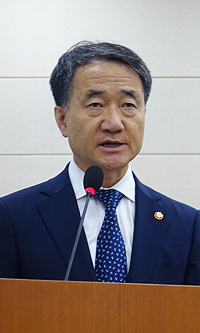 박능후 장관, 범죄 의료인 명단 공개 필요성 공감