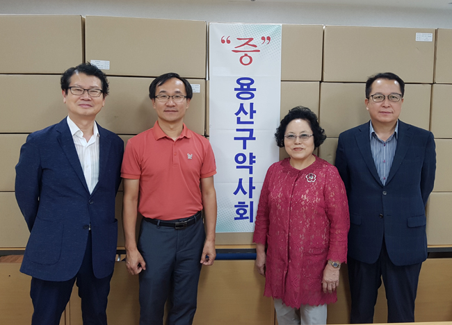 용산구약, 노인복지관에 일회용밴드 8000통 지원