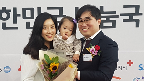 10년째 기초수급자 과외…장관 표창받는 노수균 약사