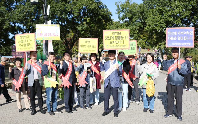 경남마퇴본부, 진주유등축제서 캠페인 진행