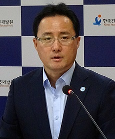 조인성 건강증진개발원장 "여성 금연책 적극 마련"