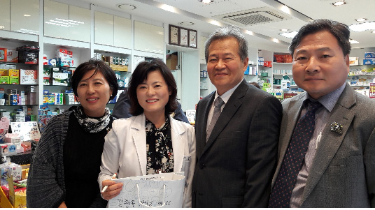 영등포구약, 신규개설 약국 25곳에 약사가운 선물