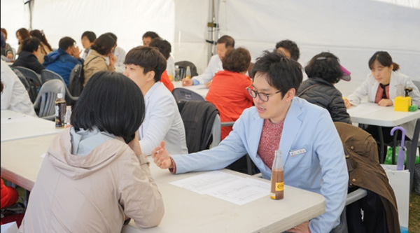 부천시약, 복사골 건강한마당서 약료 상담 부스 운영