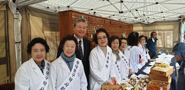 동대문구약, 한방 축제서 무료투약 봉사 실시