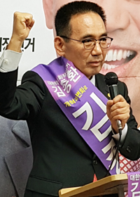 예비후보 등록 미루는 김종환…단일화카드 꺼내나