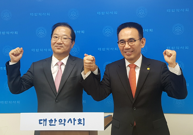 김종환, 출마 접었다…김대업 후보와 단일화