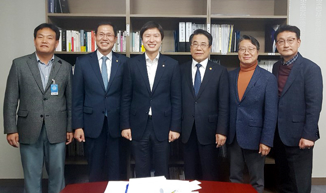 최창욱, 김해영 의원 만나 약대증원 반대의견 전달