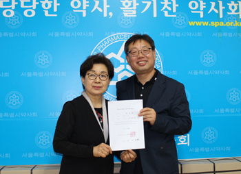 [서울] 박근희 "새 각오로 선거운동"…후보 등록