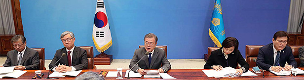 문 대통령 "사무장병원 부정수급액 끝까지 환수하라"
