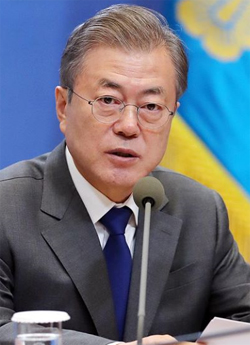 문 대통령 "자영업자 부가세 세액공제 한도 늘려라"
