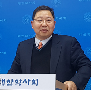김대업 캠프 "최광훈 탈동문 갈팡지팡...이중 행보"