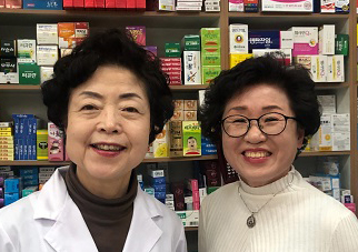 70세 여약사 콤비, 탁구대회서 노익장 과시