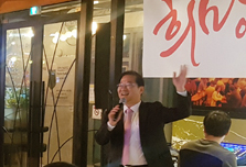 김대업 당선 축하연 '환호성'…한동주·조상일도 합류