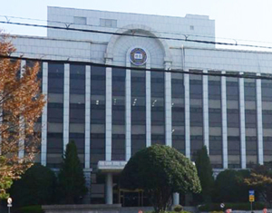 법원 "창원경상대병원 부지 약국 2곳, 원내로 봐야"