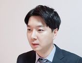 근무약사→사시합격→연수원 차석…이젠 김앤장으로