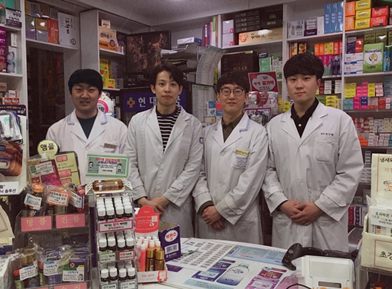 "공공심야약국 운영하니 낮 시간 매출도 늘었어요"