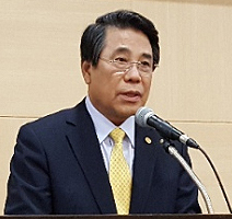 떠나는 조찬휘 회장 '영욕의 6년'…엇갈리는 평가