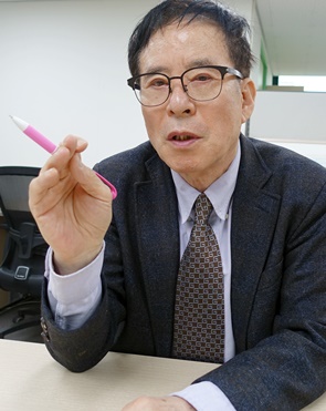 시력 회복 전도사로 변신한 서울약대 신완균 교수