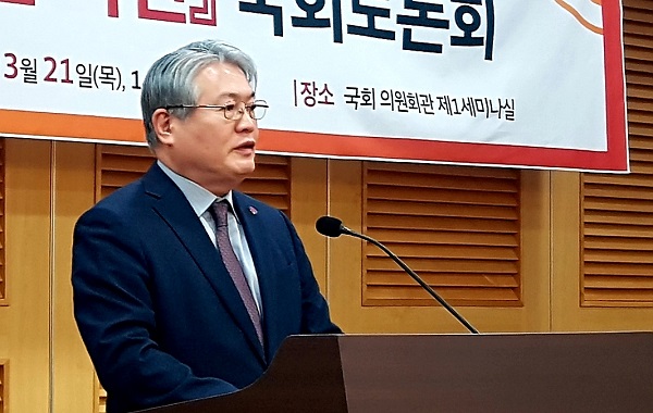 김용익 건보공단 이사장이 국회를 방문한 이유는?