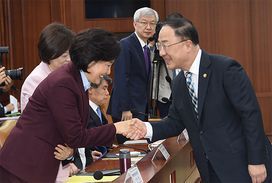 정부, 서비스산업 육성 속도…혁신전략 상반기 추진 