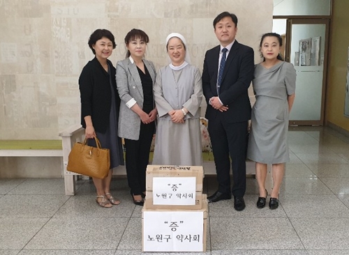 노원구약 여약사위, 관내 보육원에 영양제 전달 