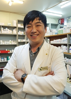 "칼 꺼낼 때 아찔"…취객 제압한 약사는 '우슈4단'