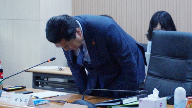 2차 수가협상 테이블서 고개 숙여 사과한 건보공단 