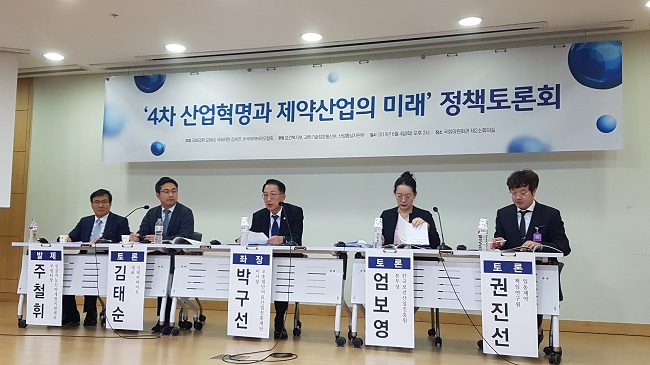 "AI 전문가, 네이버·카카오 아닌 제약업계 오겠나"