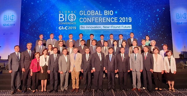 청와대, 연 4조원 규모 바이오헬스 R&D 지원 재확인
