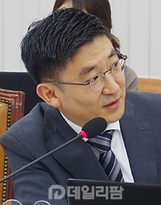 국회 복지위원장, 이명수 →김세연 의원으로 교체