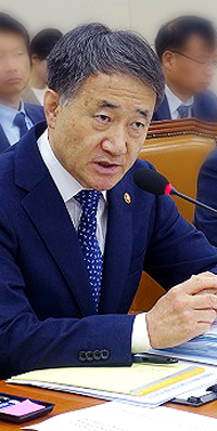 박 장관 "중증아토피 치료제 조속히 보험등재 검토"