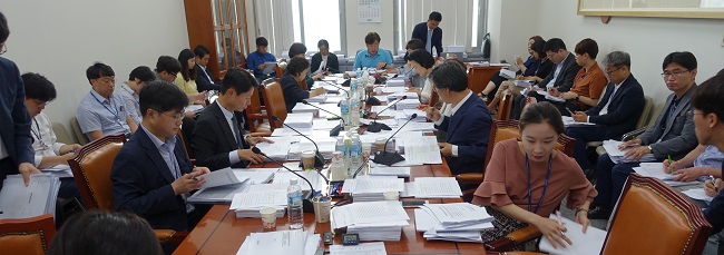 상임위 문턱 못넘은 '약사 폭행 방지법'…다음 기회로