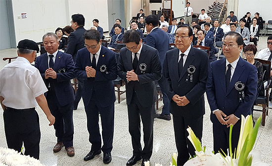 "그립습니다, 김구 명예회장님"...1주기 추모식 엄수