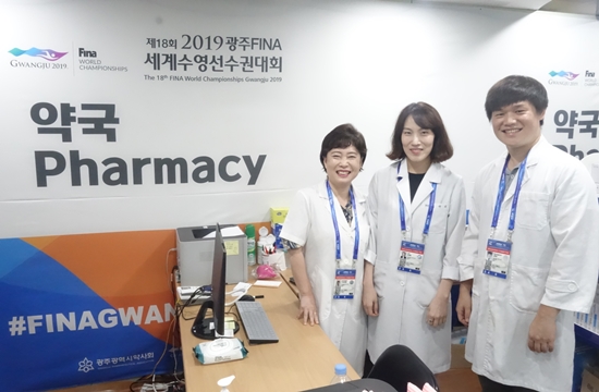 "도핑금지약물 찾아라"…수영선수들과 함께한 약사들