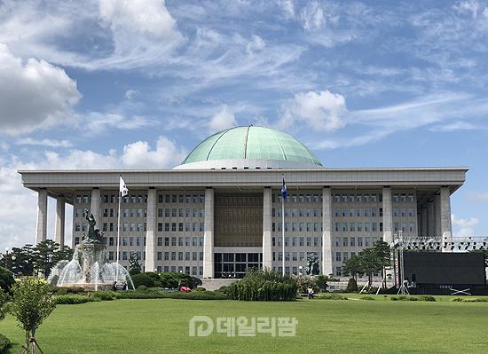 면대약사 인적사항 공개 등 의약계 관련법 통과될까 