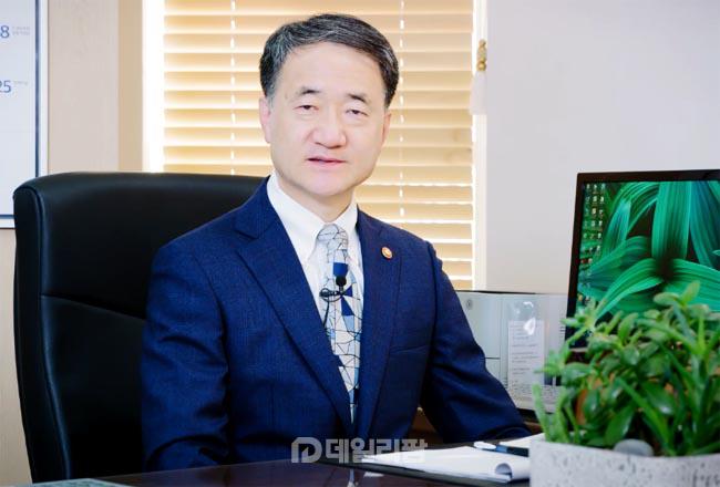 박능후 복지부장관 유임…문재인정부 최장수 장관
