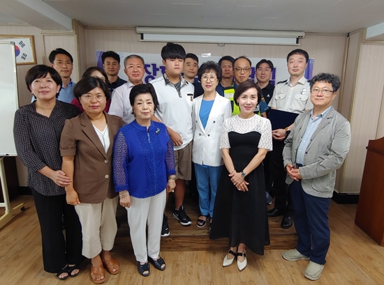 마포구약, 경찰서·소방서 자녀 10명에 장학금 전달 