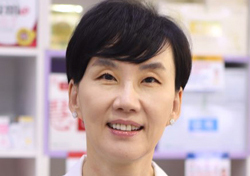 정강희 약사 약국엔 광고품목과 '이것'만 진열됐다