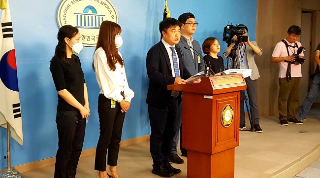 조국 후보자 딸 논문 논란에 의사 96% "철회시켜야"