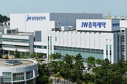 제약사들, 통큰 시설 투자…"의약품 생산량 늘려라"