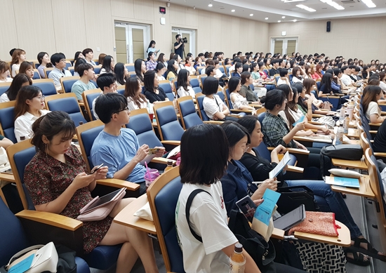 "약국 넘어 세상 밖으로"…인생 이모작 꿈꾸는 약사들
