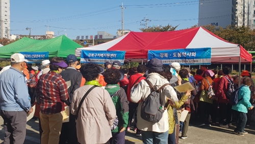 도봉·강북구약, 관내 걷기대회서 상담부스 운영 