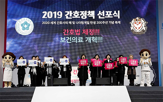 광화문 광장에 모인 간호사들…여야 대표들 총출동